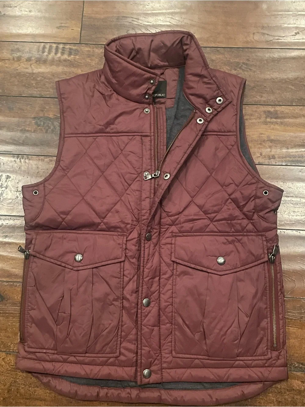 Banana Republic Men's Quilted Sleeveless Vest - Burgundy